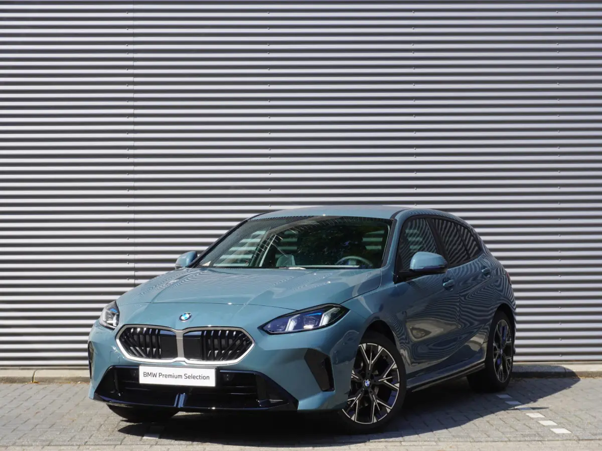 120 | M Sport Design | Extra getint glas | Harman Kardon HiFi Sound system | Stuurwielrand verwarmd | 18 inch LM M Y-spaak