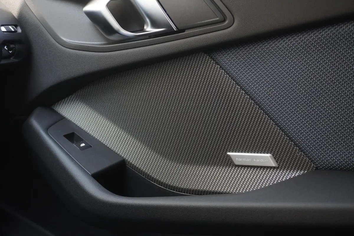 120 | M Sport Design | Extra getint glas | Harman Kardon HiFi Sound system | Stuurwielrand verwarmd | 18 inch LM M Y-spaak