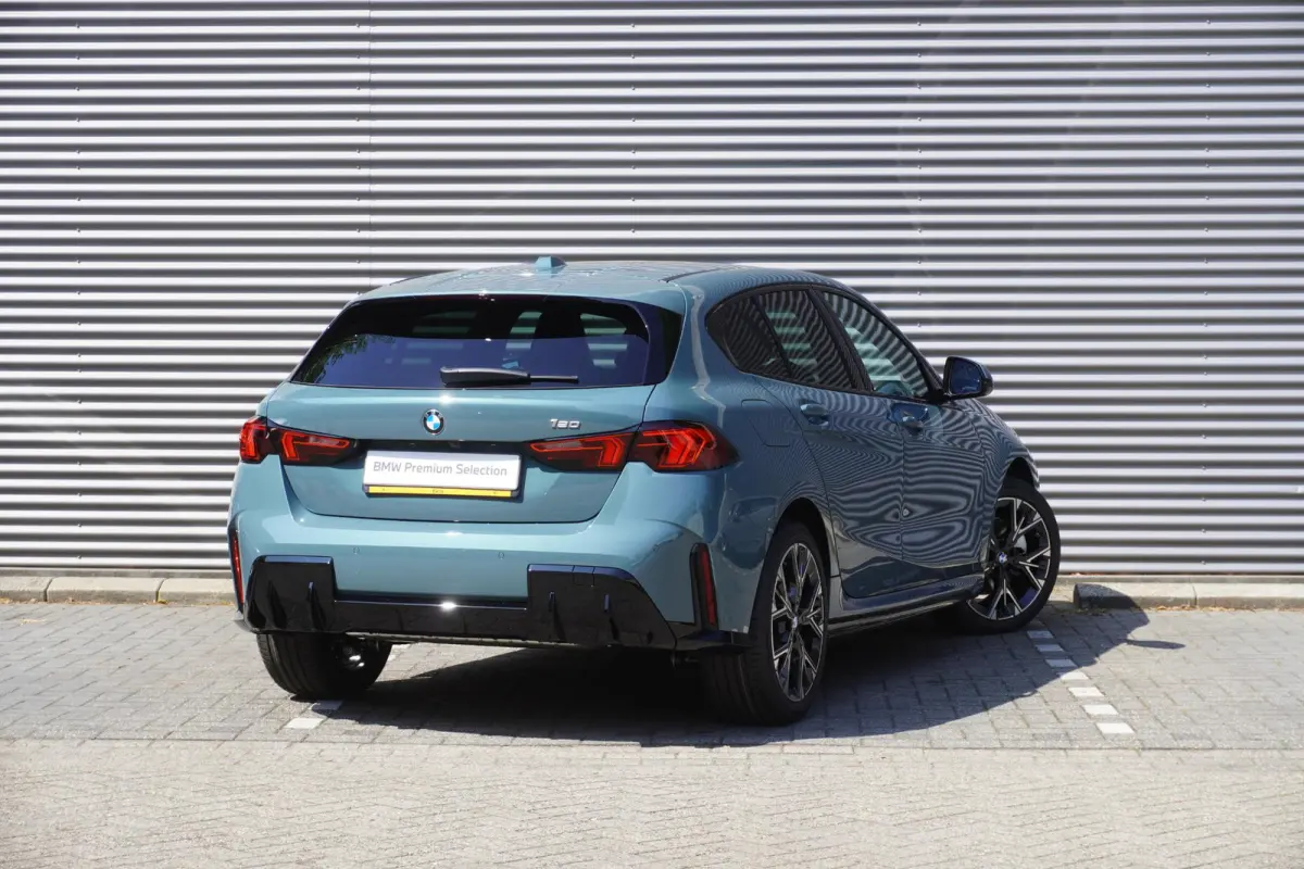 120 | M Sport Design | Extra getint glas | Harman Kardon HiFi Sound system | Stuurwielrand verwarmd | 18 inch LM M Y-spaak