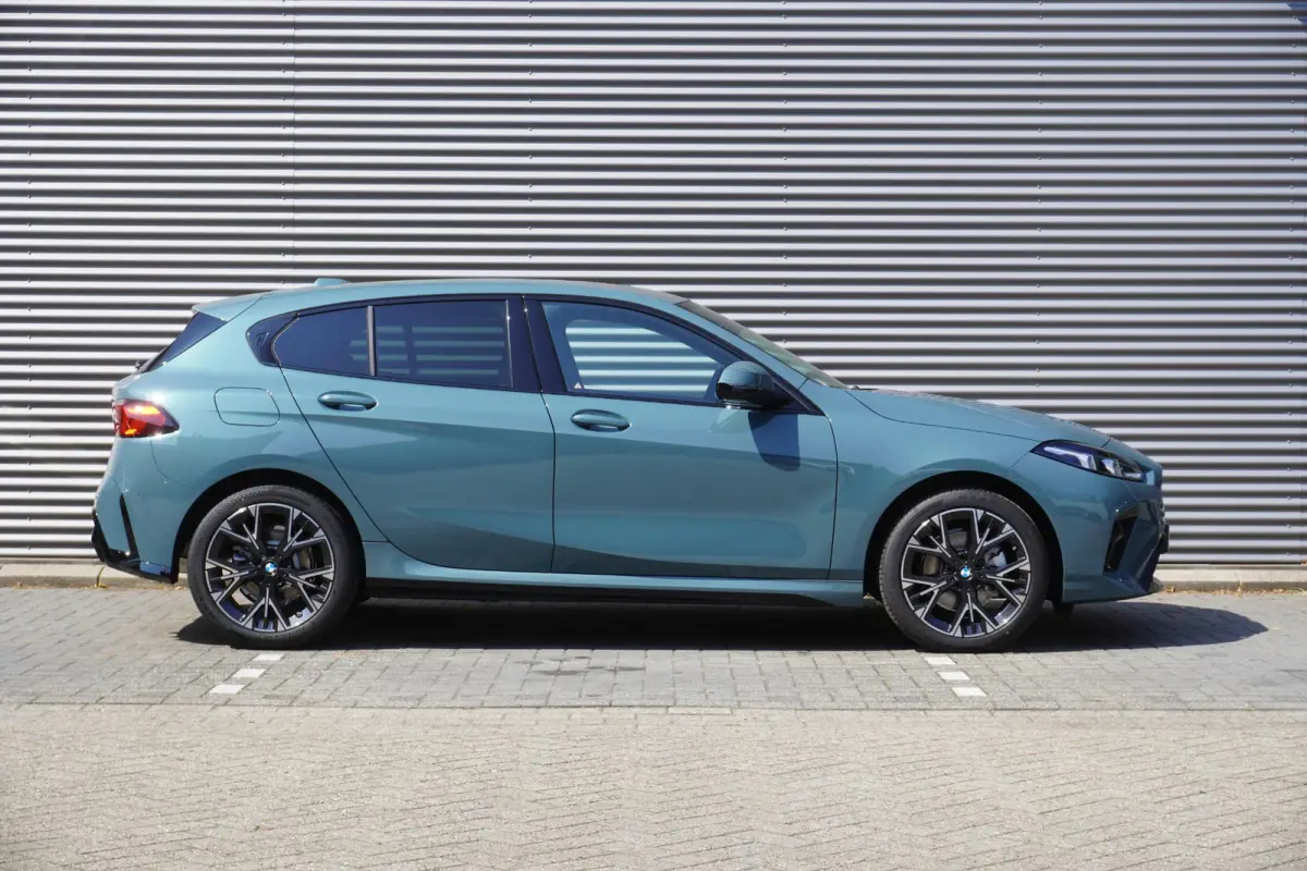 120 | M Sport Design | Extra getint glas | Harman Kardon HiFi Sound system | Stuurwielrand verwarmd | 18 inch LM M Y-spaak