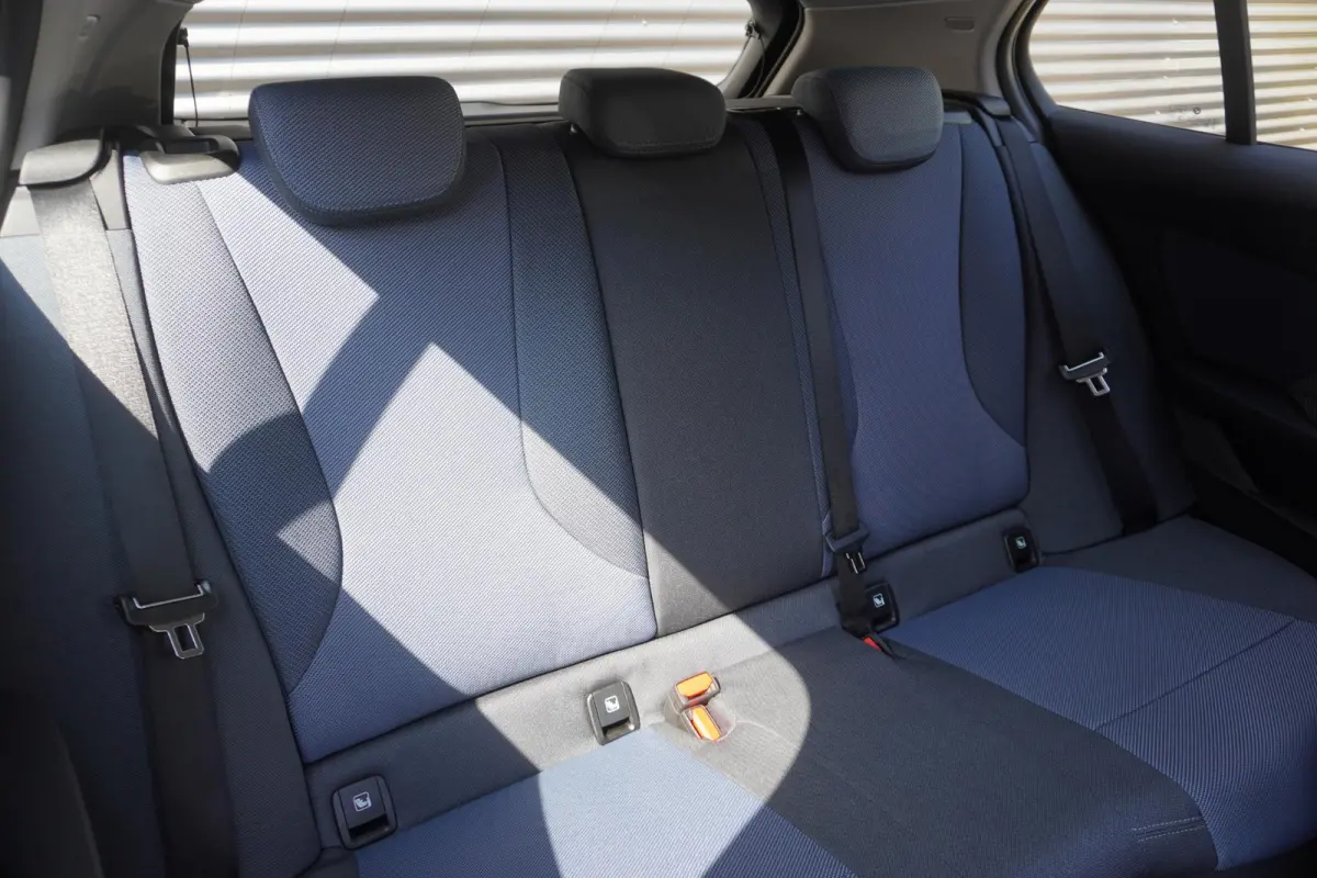 120 | M Sport Design | Extra getint glas | Harman Kardon HiFi Sound system | Stuurwielrand verwarmd | 18 inch LM M Y-spaak