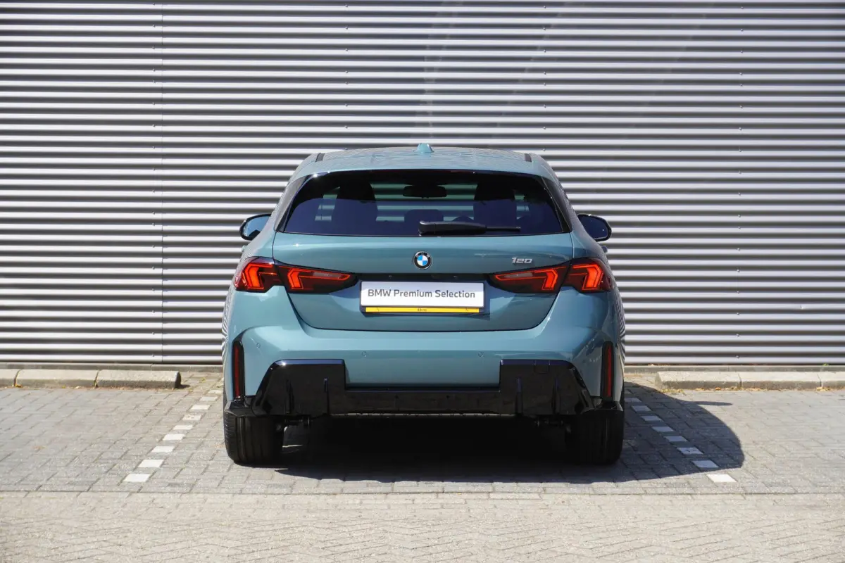 120 | M Sport Design | Extra getint glas | Harman Kardon HiFi Sound system | Stuurwielrand verwarmd | 18 inch LM M Y-spaak