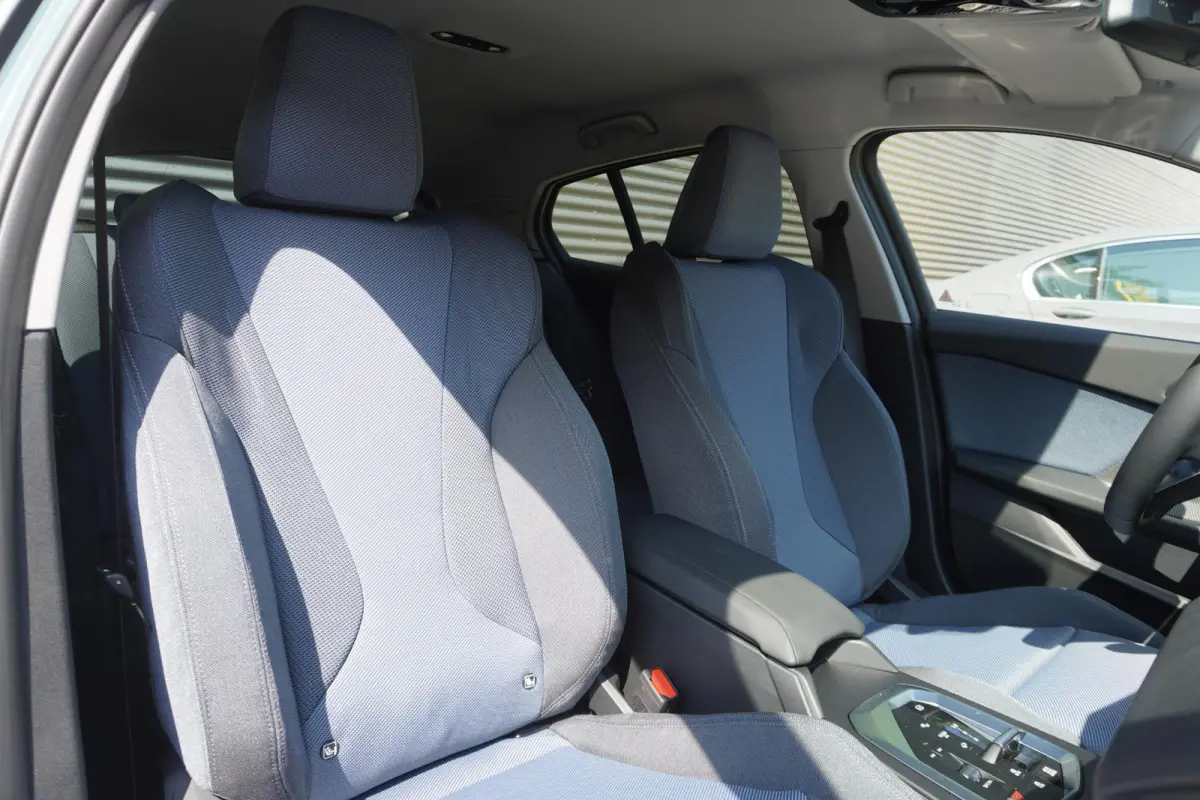 120 | M Sport Design | Extra getint glas | Harman Kardon HiFi Sound system | Stuurwielrand verwarmd | 18 inch LM M Y-spaak