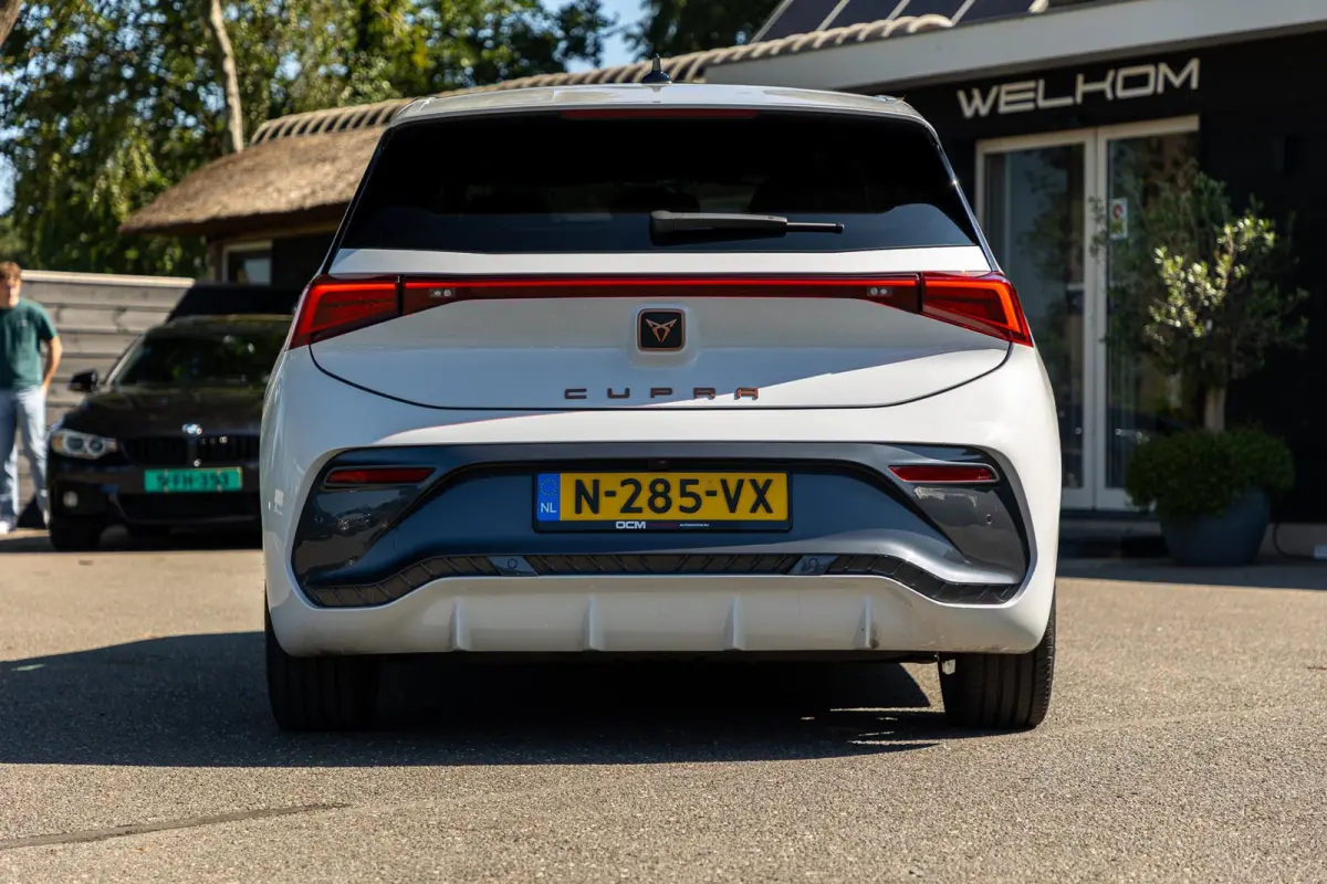 Copper Edition One 62 kWh Soh 89% I Panoramadak I Adaptive Cruise I 360 Camera I CarPlay I Android I NL Auto I NAP
