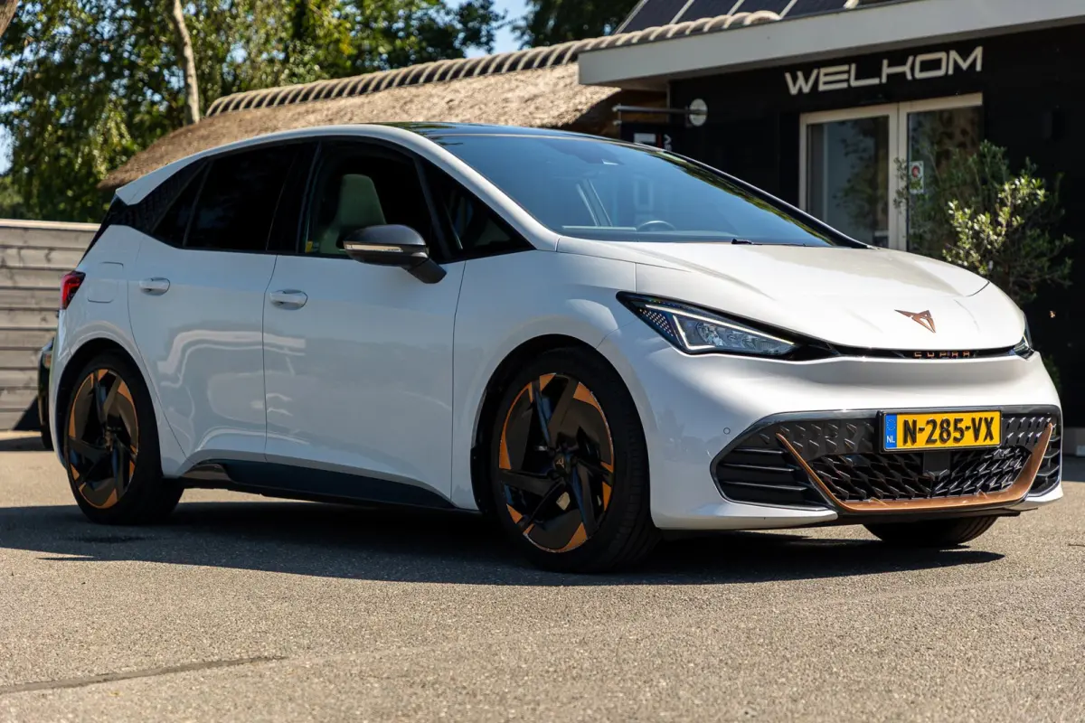 Copper Edition One 62 kWh Soh 89% I Panoramadak I Adaptive Cruise I 360 Camera I CarPlay I Android I NL Auto I NAP