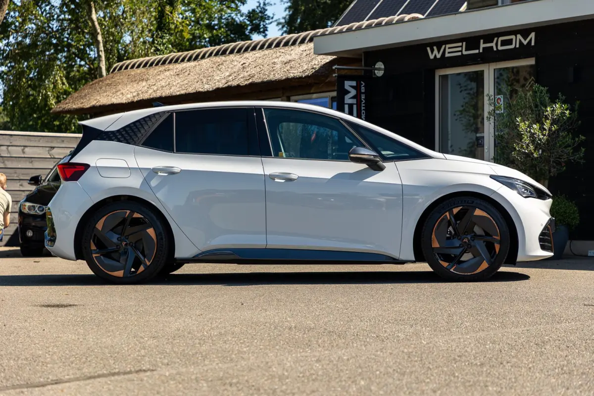 Copper Edition One 62 kWh Soh 89% I Panoramadak I Adaptive Cruise I 360 Camera I CarPlay I Android I NL Auto I NAP