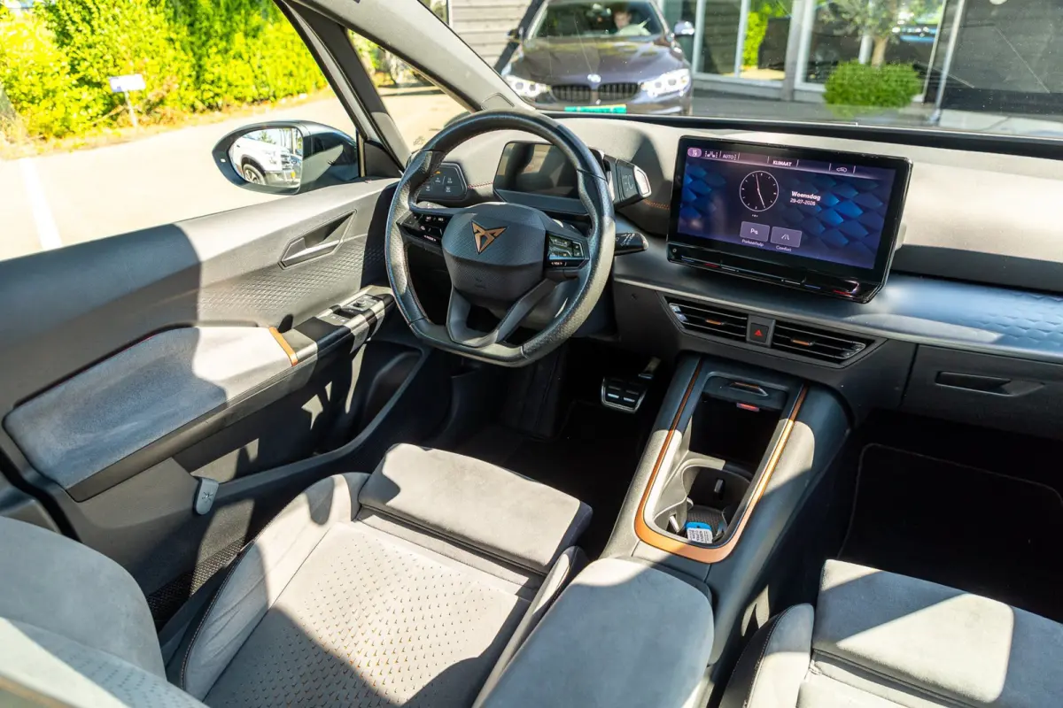 Copper Edition One 62 kWh Soh 89% I Panoramadak I Adaptive Cruise I 360 Camera I CarPlay I Android I NL Auto I NAP