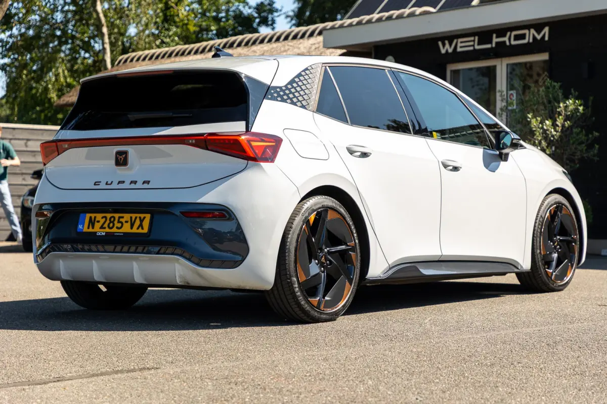 Copper Edition One 62 kWh Soh 89% I Panoramadak I Adaptive Cruise I 360 Camera I CarPlay I Android I NL Auto I NAP