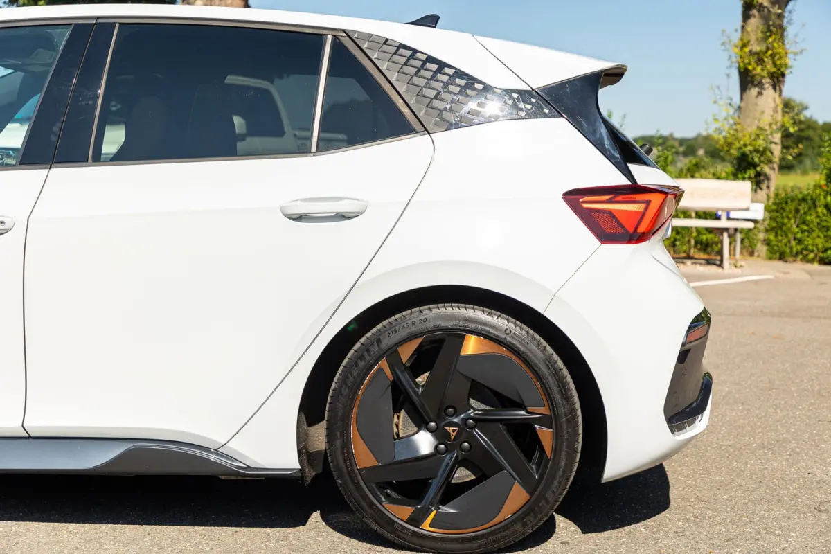 Copper Edition One 62 kWh Soh 89% I Panoramadak I Adaptive Cruise I 360 Camera I CarPlay I Android I NL Auto I NAP