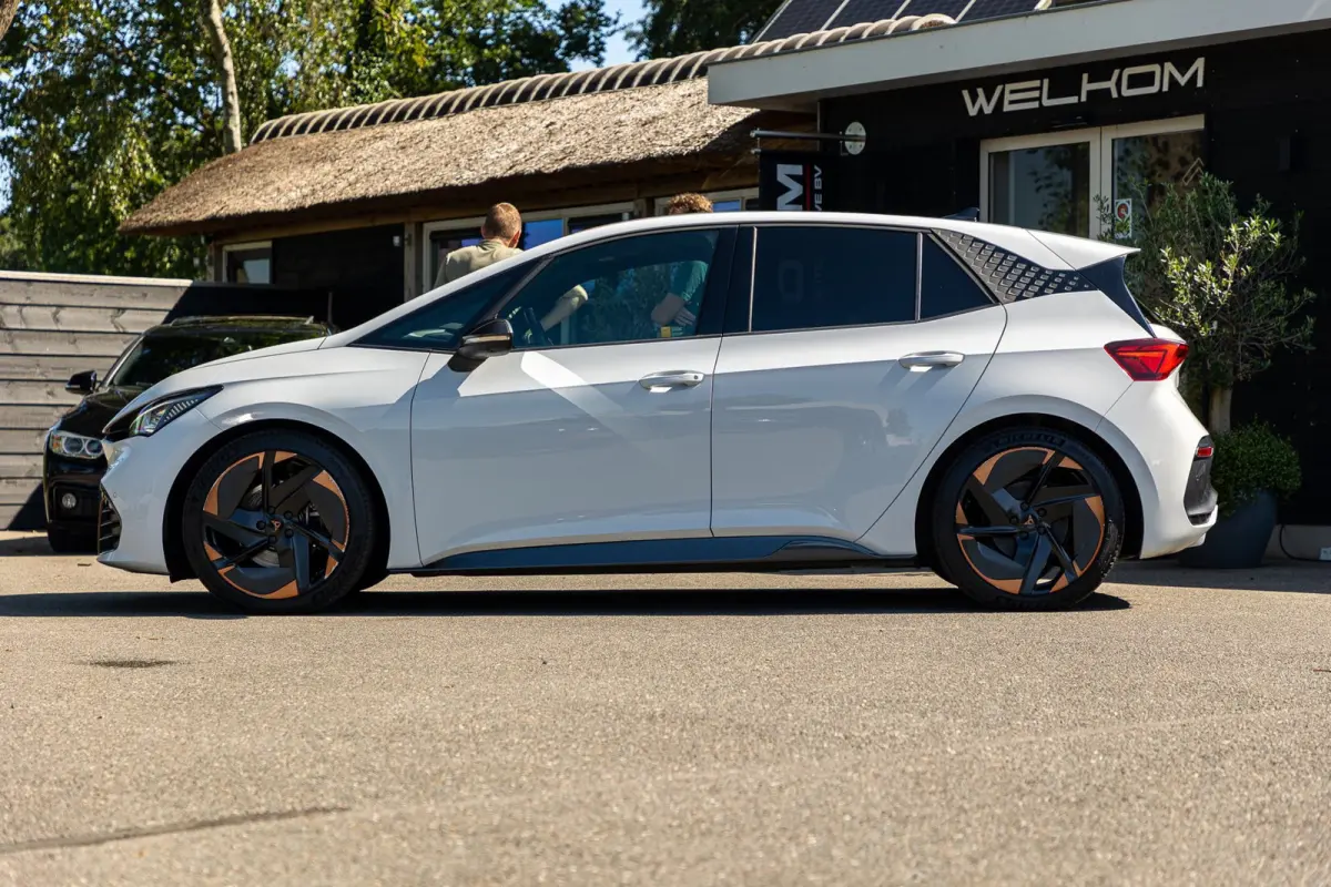 Copper Edition One 62 kWh Soh 89% I Panoramadak I Adaptive Cruise I 360 Camera I CarPlay I Android I NL Auto I NAP