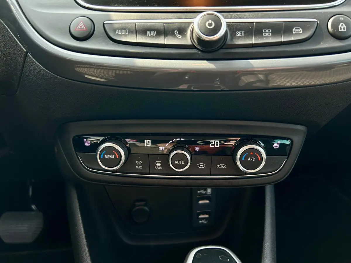 1.2 Turbo Ultimate, camera, trekhaak, carplay, head up display, keyles entry en go