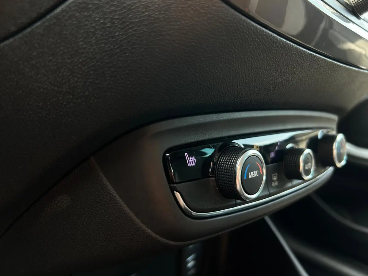 1.2 Turbo Ultimate, camera, trekhaak, carplay, head up display, keyles entry en go