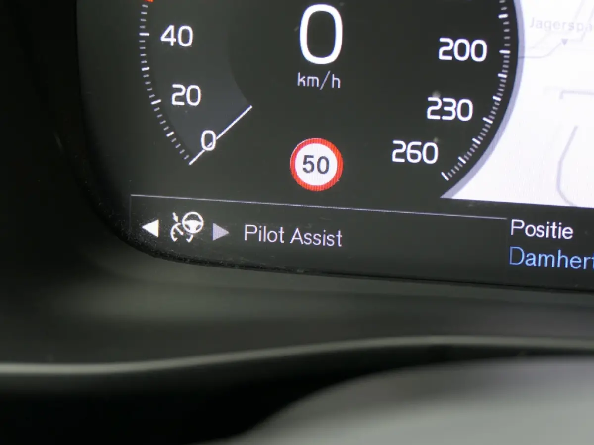 T4 Momentum Pro 12 MND garantie / Pilot assist / Trekhaak / BLIS