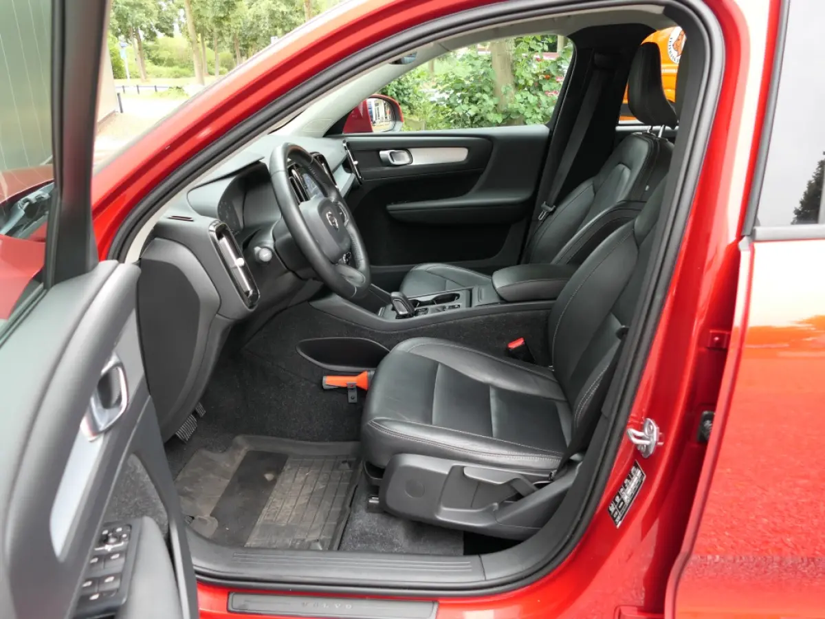 T4 Momentum Pro 12 MND garantie / Pilot assist / Trekhaak / BLIS