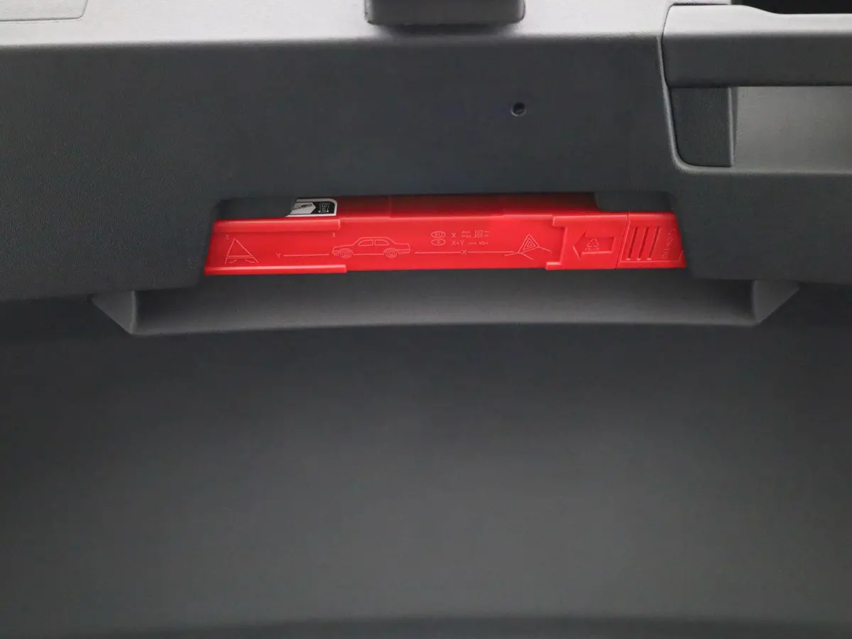 1.5 eHybrid R-Line Edition 204 PK| Leder Interieur | Stoelventilatie | Stoelverwarming | Elektrische Voorstoelen Met Geheugen | Achteruitrijcamera | Dodehoekdetectie