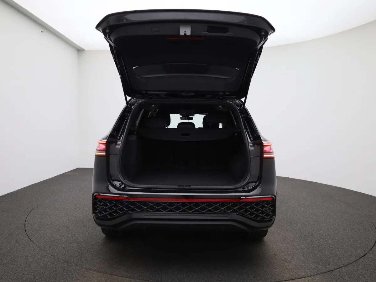 1.5 eHybrid R-Line Edition 204 PK| Leder Interieur | Stoelventilatie | Stoelverwarming | Elektrische Voorstoelen Met Geheugen | Achteruitrijcamera | Dodehoekdetectie