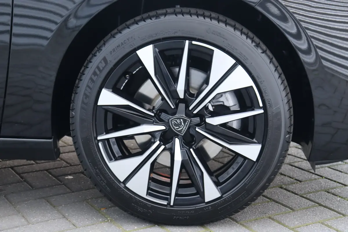 1.2 HYBRID 145PK ALLURE AUTOMAAT / NAVI / LEDER / CLIMA / PDC / 17" LMV / CAMERA / KEYLESS / FULL-LED / 8 JAAR GARANTIE / BLUETOOTH / ADAPT. CRUISECONTROL !!