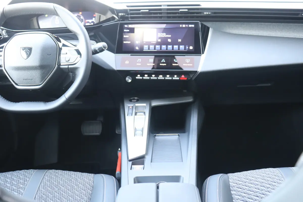 1.2 HYBRID 145PK ALLURE AUTOMAAT / NAVI / LEDER / CLIMA / PDC / 17" LMV / CAMERA / KEYLESS / FULL-LED / 8 JAAR GARANTIE / BLUETOOTH / ADAPT. CRUISECONTROL !!