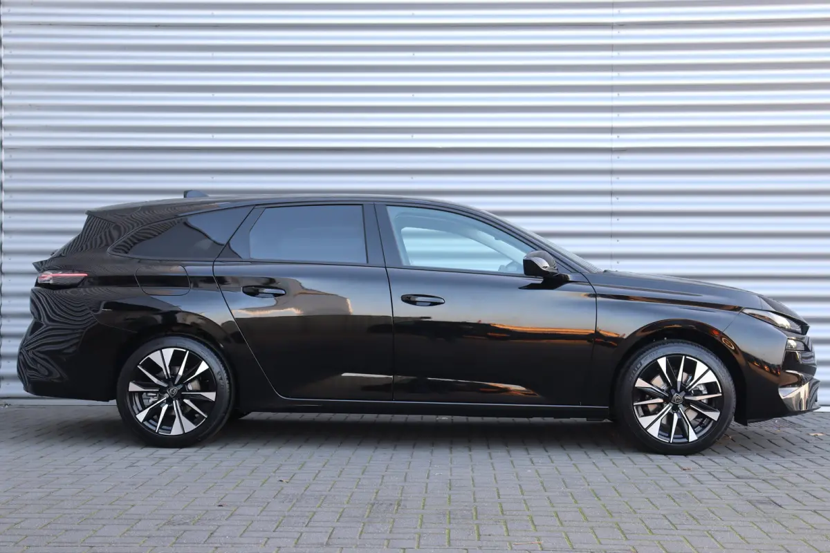 1.2 HYBRID 145PK ALLURE AUTOMAAT / NAVI / LEDER / CLIMA / PDC / 17" LMV / CAMERA / KEYLESS / FULL-LED / 8 JAAR GARANTIE / BLUETOOTH / ADAPT. CRUISECONTROL !!