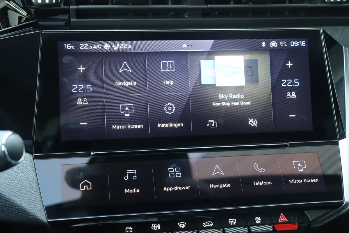 1.2 HYBRID 145PK ALLURE AUTOMAAT / NAVI / LEDER / CLIMA / PDC / 17" LMV / CAMERA / KEYLESS / FULL-LED / 8 JAAR GARANTIE / BLUETOOTH / ADAPT. CRUISECONTROL !!