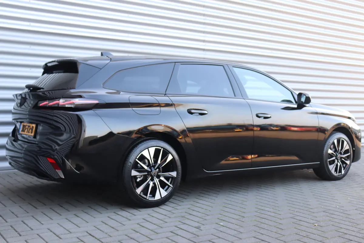1.2 HYBRID 145PK ALLURE AUTOMAAT / NAVI / LEDER / CLIMA / PDC / 17" LMV / CAMERA / KEYLESS / FULL-LED / 8 JAAR GARANTIE / BLUETOOTH / ADAPT. CRUISECONTROL !!