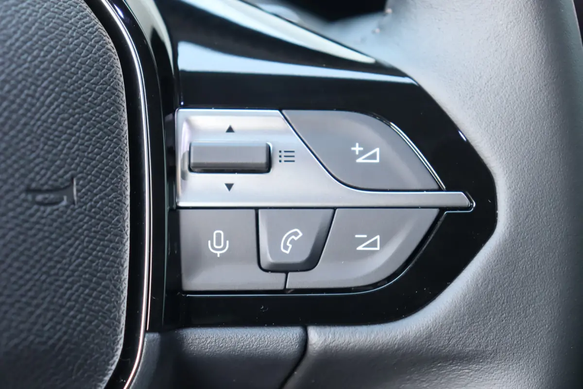 1.2 HYBRID 145PK ALLURE AUTOMAAT / NAVI / LEDER / CLIMA / PDC / 17" LMV / CAMERA / KEYLESS / FULL-LED / 8 JAAR GARANTIE / BLUETOOTH / ADAPT. CRUISECONTROL !!