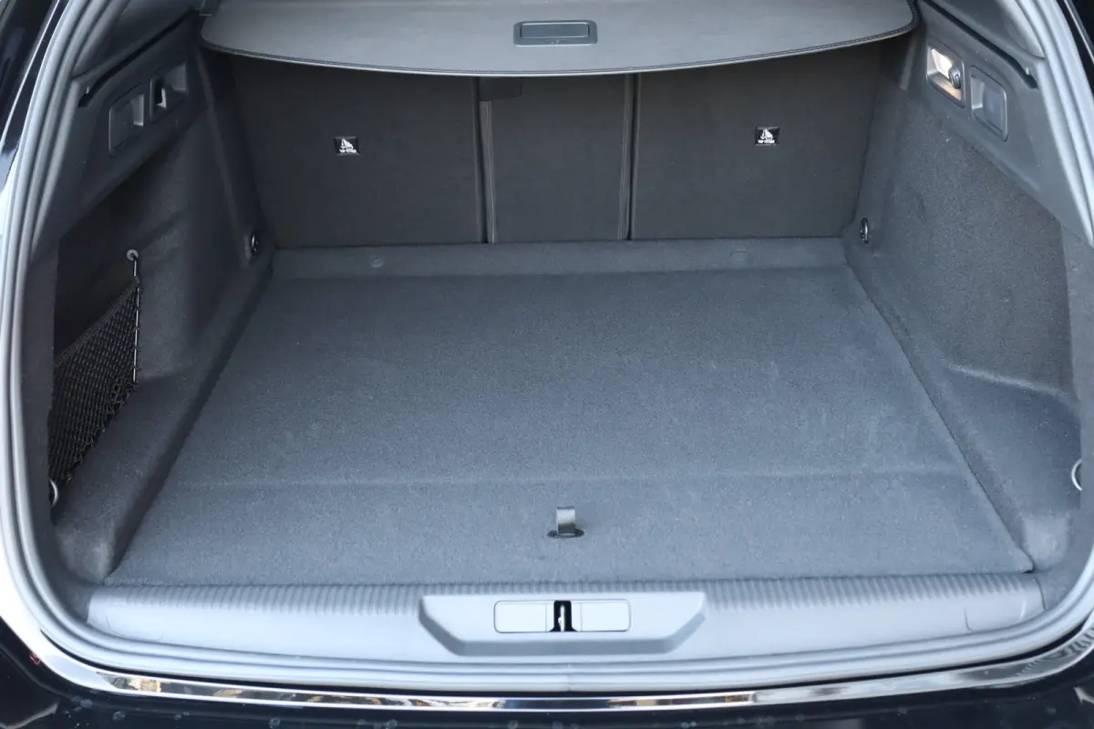 1.2 HYBRID 145PK ALLURE AUTOMAAT / NAVI / LEDER / CLIMA / PDC / 17" LMV / CAMERA / KEYLESS / FULL-LED / 8 JAAR GARANTIE / BLUETOOTH / ADAPT. CRUISECONTROL !!