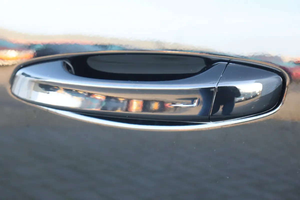 1.2 HYBRID 145PK ALLURE AUTOMAAT / NAVI / LEDER / CLIMA / PDC / 17" LMV / CAMERA / KEYLESS / FULL-LED / 8 JAAR GARANTIE / BLUETOOTH / ADAPT. CRUISECONTROL !!