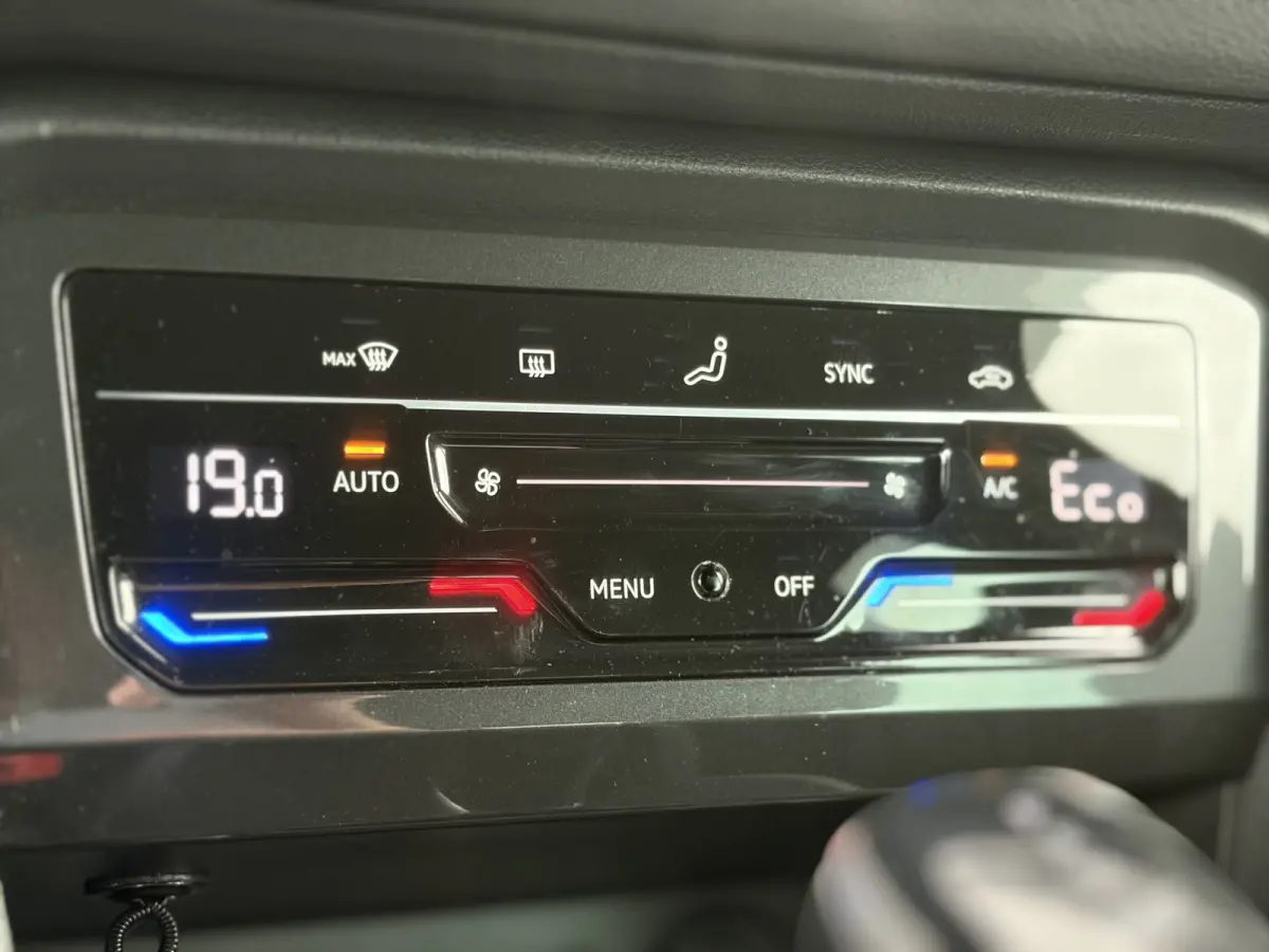 1.4 TSI eHybrid R-Line Business+ 266pk | Virtual Cockpit | Achteruitrijcamera | Cruise control adaptief met stop&go | DAB | Matrix led koplampen | Navigatiesysteem full map | Dealer onderhou
