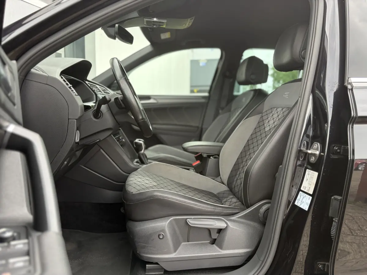 1.4 TSI eHybrid R-Line Business+ 266pk | Virtual Cockpit | Achteruitrijcamera | Cruise control adaptief met stop&go | DAB | Matrix led koplampen | Navigatiesysteem full map | Dealer onderhou