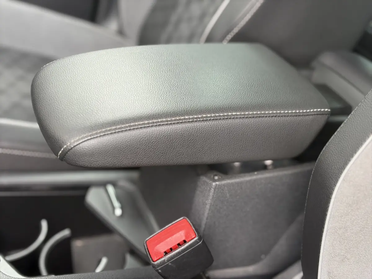 1.4 TSI eHybrid R-Line Business+ 266pk | Virtual Cockpit | Achteruitrijcamera | Cruise control adaptief met stop&go | DAB | Matrix led koplampen | Navigatiesysteem full map | Dealer onderhou