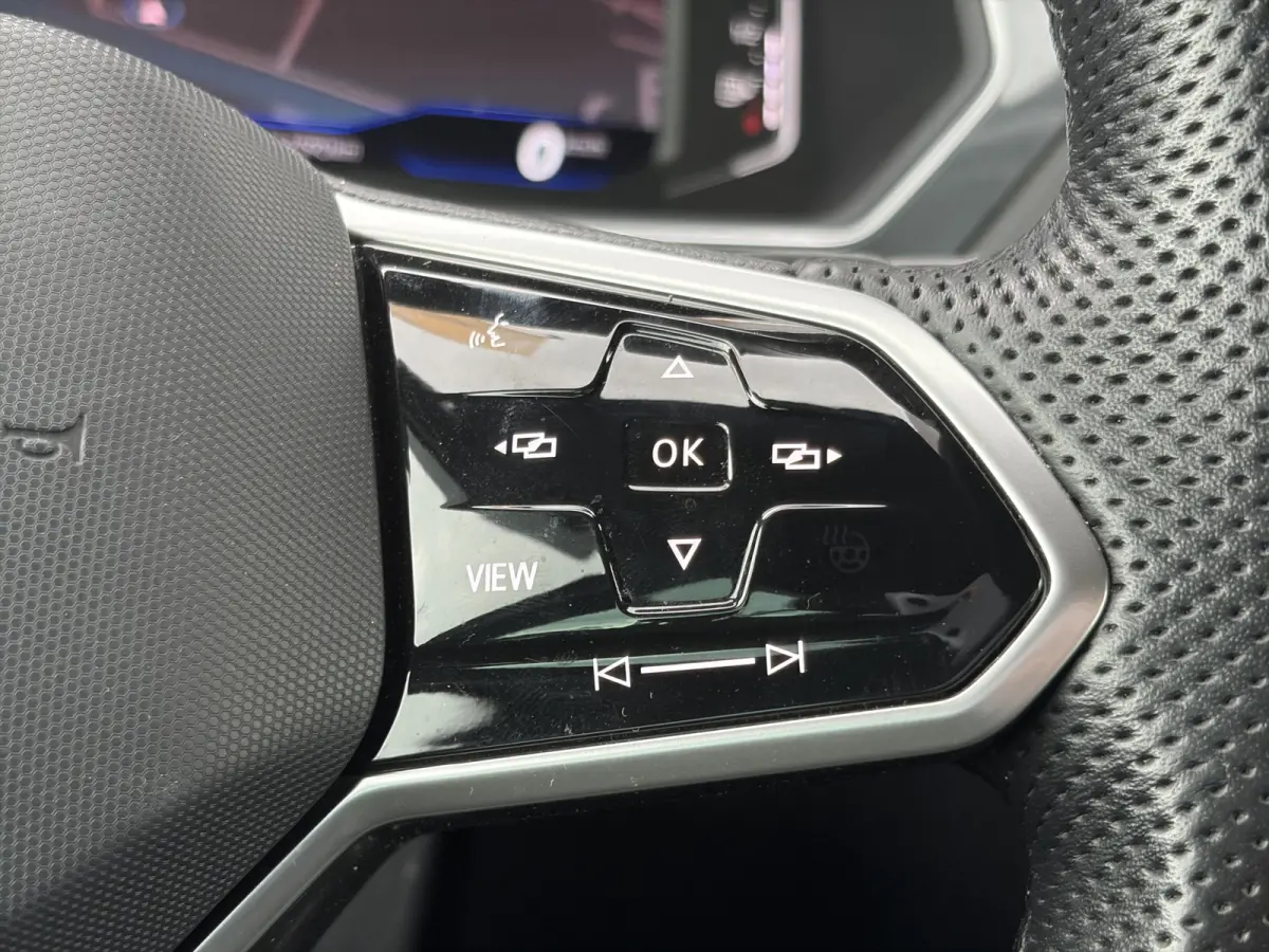 1.4 TSI eHybrid R-Line Business+ 266pk | Virtual Cockpit | Achteruitrijcamera | Cruise control adaptief met stop&go | DAB | Matrix led koplampen | Navigatiesysteem full map | Dealer onderhou