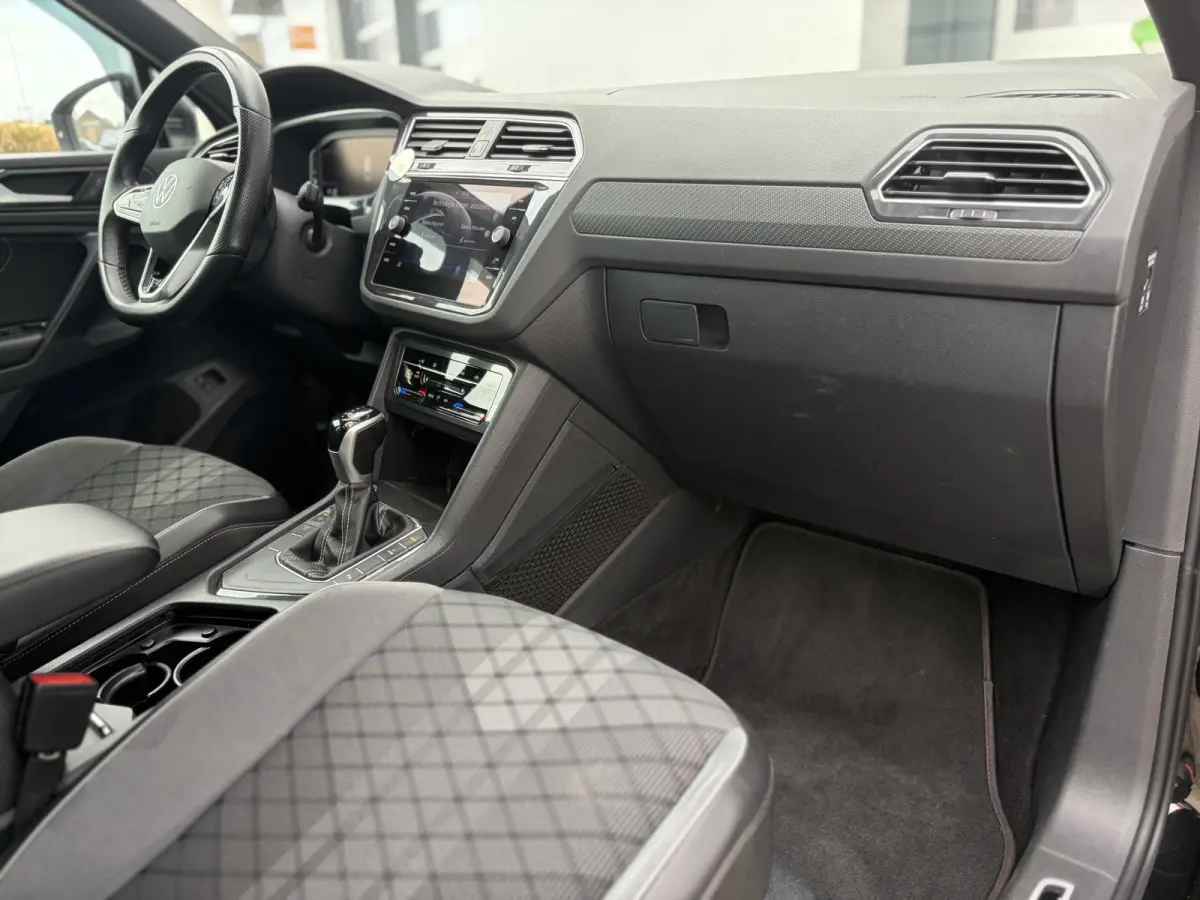 1.4 TSI eHybrid R-Line Business+ 266pk | Virtual Cockpit | Achteruitrijcamera | Cruise control adaptief met stop&go | DAB | Matrix led koplampen | Navigatiesysteem full map | Dealer onderhou
