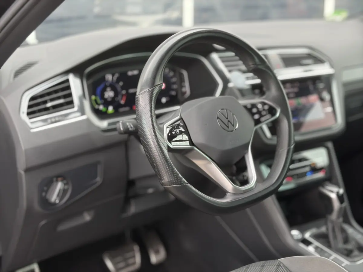 1.4 TSI eHybrid R-Line Business+ 266pk | Virtual Cockpit | Achteruitrijcamera | Cruise control adaptief met stop&go | DAB | Matrix led koplampen | Navigatiesysteem full map | Dealer onderhou