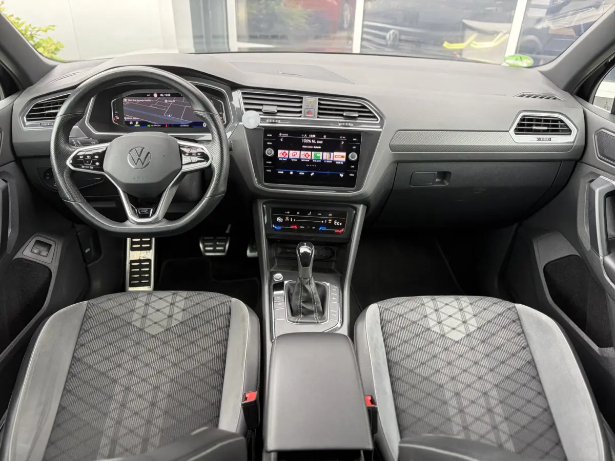 1.4 TSI eHybrid R-Line Business+ 266pk | Virtual Cockpit | Achteruitrijcamera | Cruise control adaptief met stop&go | DAB | Matrix led koplampen | Navigatiesysteem full map | Dealer onderhou