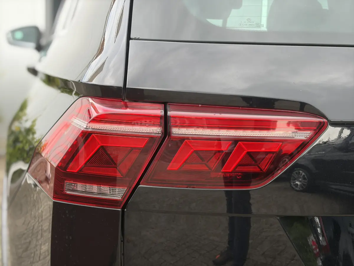 1.4 TSI eHybrid R-Line Business+ 266pk | Virtual Cockpit | Achteruitrijcamera | Cruise control adaptief met stop&go | DAB | Matrix led koplampen | Navigatiesysteem full map | Dealer onderhou