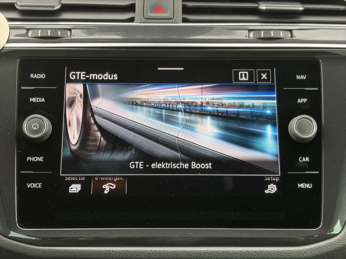 1.4 TSI eHybrid R-Line Business+ 266pk | Virtual Cockpit | Achteruitrijcamera | Cruise control adaptief met stop&go | DAB | Matrix led koplampen | Navigatiesysteem full map | Dealer onderhou