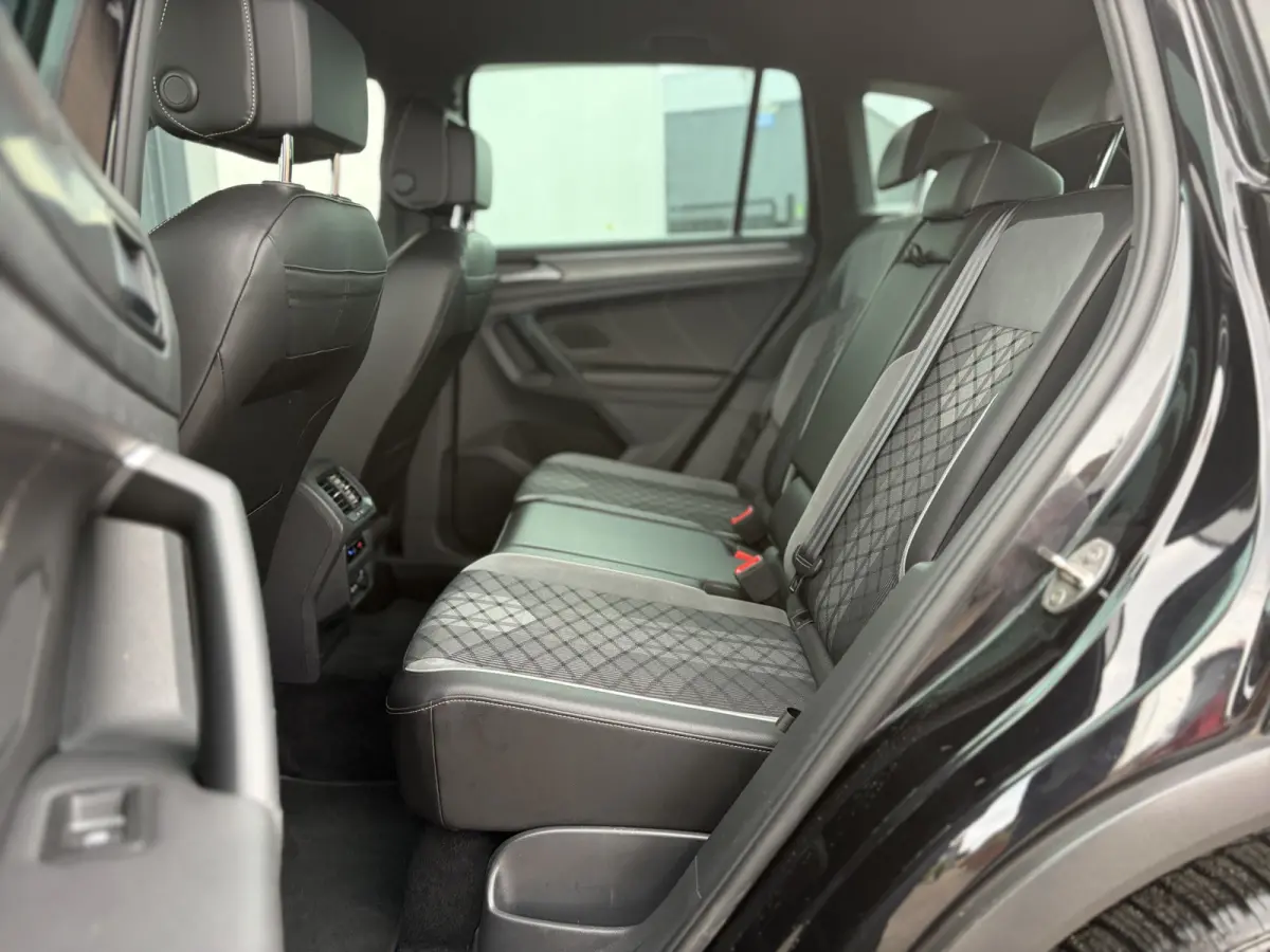 1.4 TSI eHybrid R-Line Business+ 266pk | Virtual Cockpit | Achteruitrijcamera | Cruise control adaptief met stop&go | DAB | Matrix led koplampen | Navigatiesysteem full map | Dealer onderhou