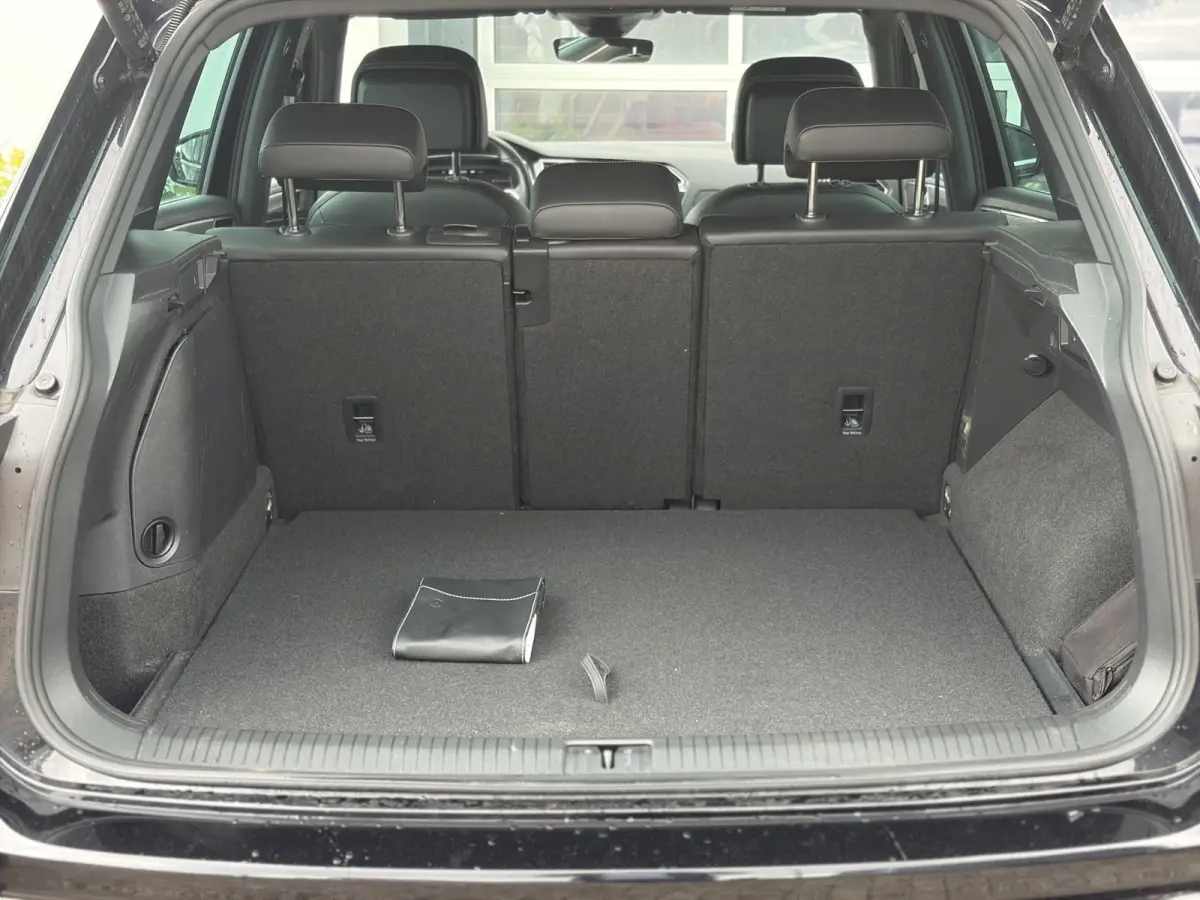 1.4 TSI eHybrid R-Line Business+ 266pk | Virtual Cockpit | Achteruitrijcamera | Cruise control adaptief met stop&go | DAB | Matrix led koplampen | Navigatiesysteem full map | Dealer onderhou