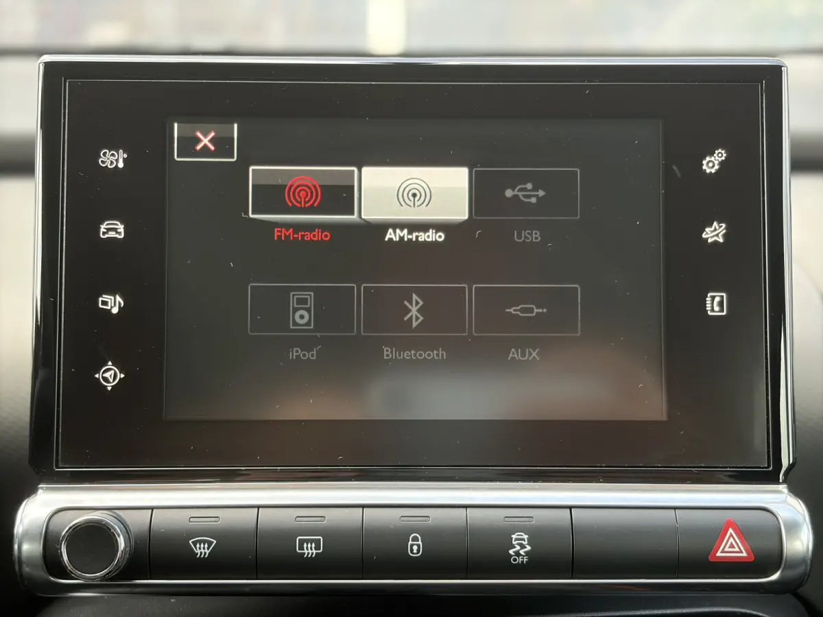 1.2 PureTech Feel 82pk | Airco | Bluetooth | Cruise control | Isofix bevestiging voor kinderzitjes | LED dagrijverlichting | Parkeersensor achter | Zeer nette auto!