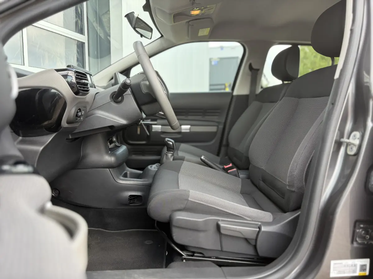 1.2 PureTech Feel 82pk | Airco | Bluetooth | Cruise control | Isofix bevestiging voor kinderzitjes | LED dagrijverlichting | Parkeersensor achter | Zeer nette auto!
