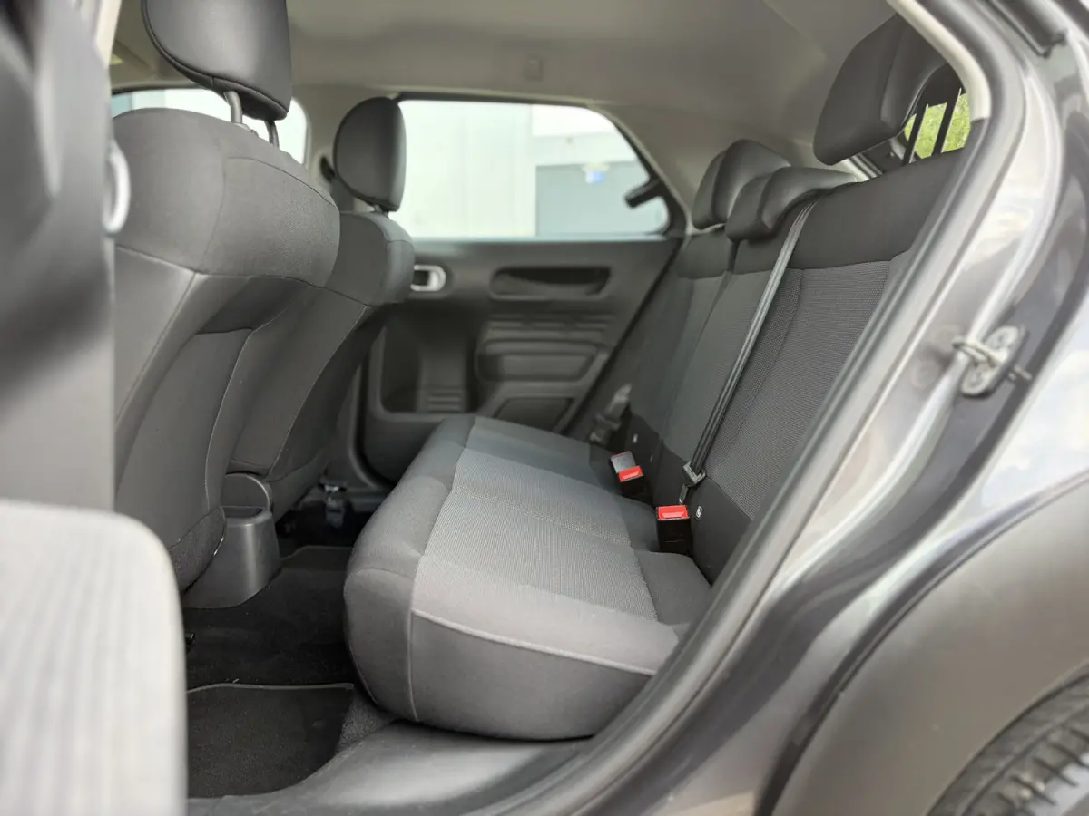 1.2 PureTech Feel 82pk | Airco | Bluetooth | Cruise control | Isofix bevestiging voor kinderzitjes | LED dagrijverlichting | Parkeersensor achter | Zeer nette auto!