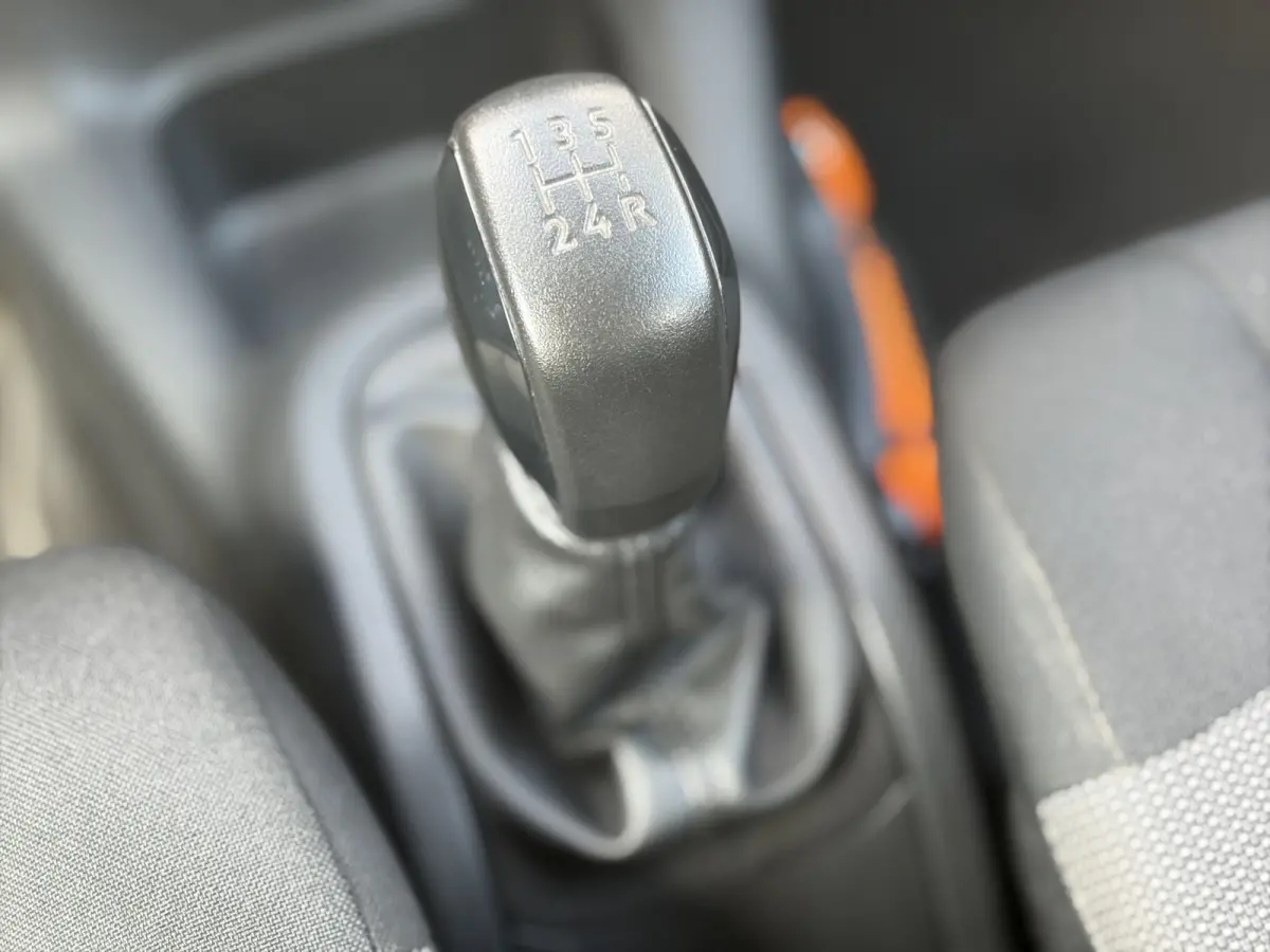 1.2 PureTech Feel 82pk | Airco | Bluetooth | Cruise control | Isofix bevestiging voor kinderzitjes | LED dagrijverlichting | Parkeersensor achter | Zeer nette auto!