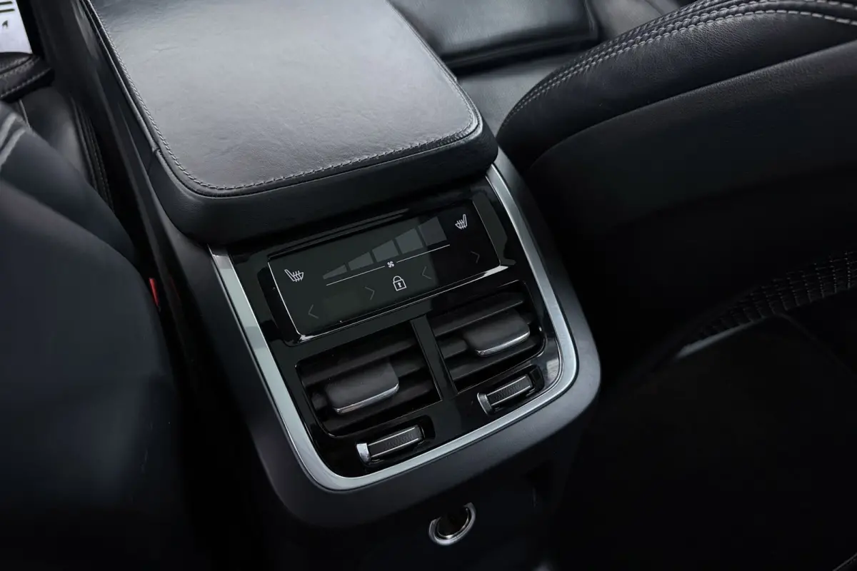 2.0 T8 Twin Engine AWD R-Design 7p | Trekhaak | Panoramadak | Bowers & Wilkins | Stoelventilatie | Head-Up | Polestar |