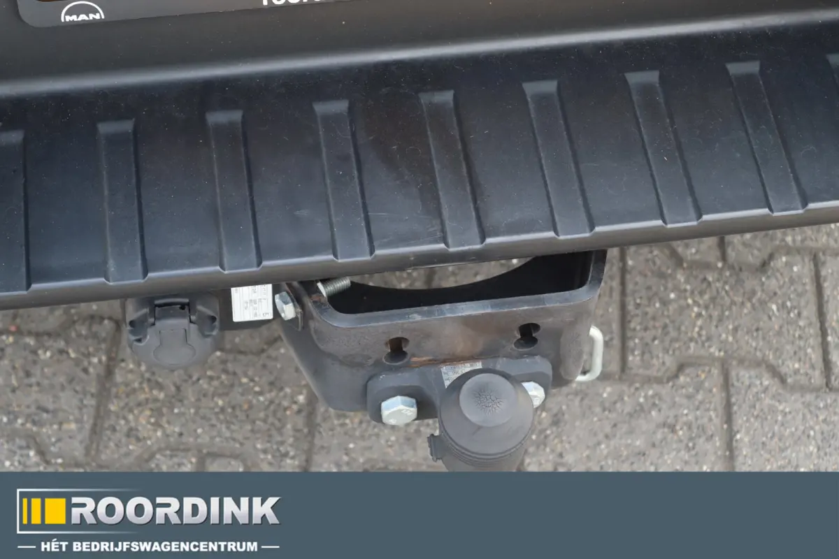 1.9 V-Cross Zwart LM met Terrain band 3500 kg Trekhaak Rollbar