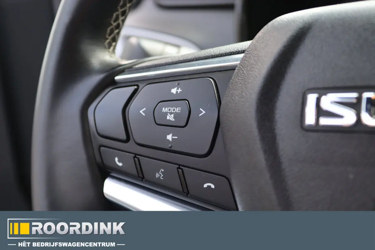 1.9 V-Cross Zwart LM met Terrain band 3500 kg Trekhaak Rollbar