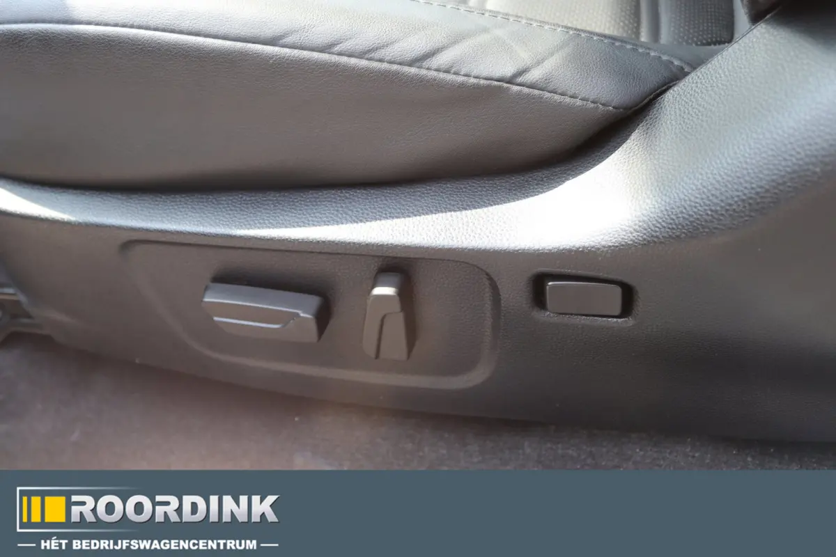 1.9 V-Cross Zwart LM met Terrain band 3500 kg Trekhaak Rollbar