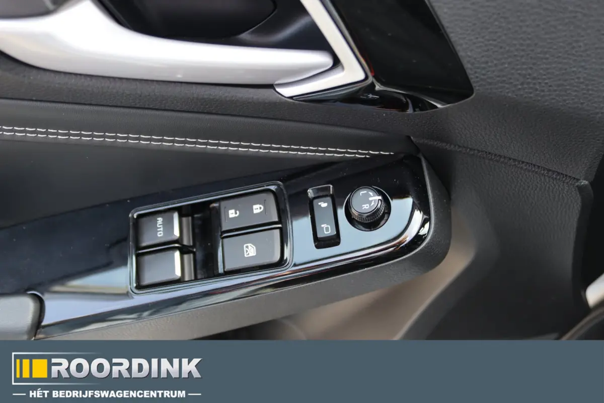 1.9 V-Cross Zwart LM met Terrain band 3500 kg Trekhaak Rollbar