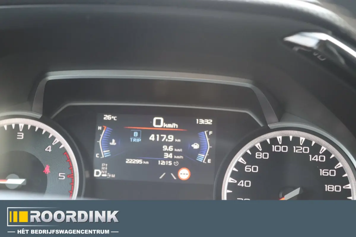 1.9 V-Cross Zwart LM met Terrain band 3500 kg Trekhaak Rollbar
