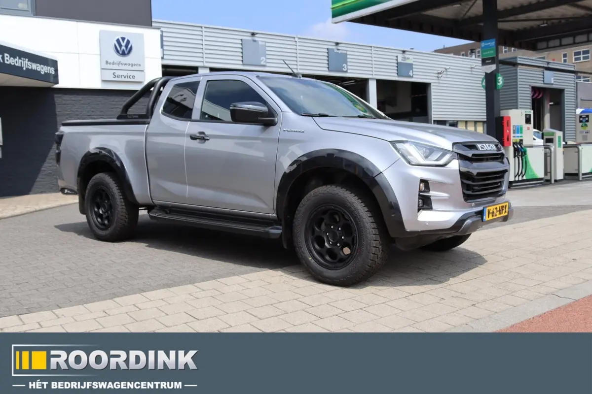 1.9 V-Cross Zwart LM met Terrain band 3500 kg Trekhaak Rollbar